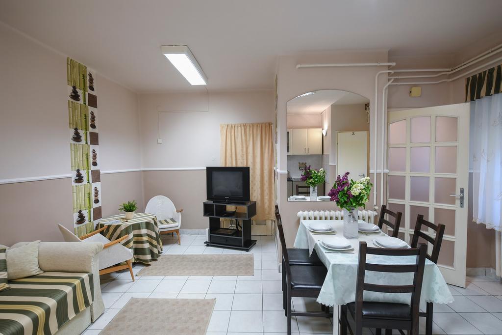 Appartement Jokai Family Apartman à Eger Extérieur photo